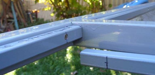 Comment fixer les planches pour la feuille profilée