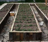 Des planches à découper peuvent également être utilisées pour les côtés des lits hauts