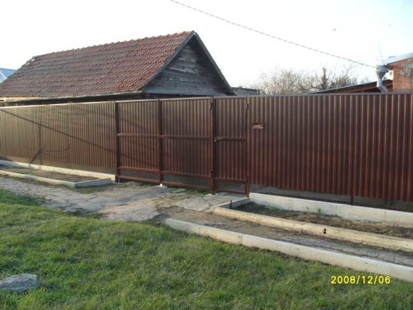 Clôture de bricolage en carton ondulé