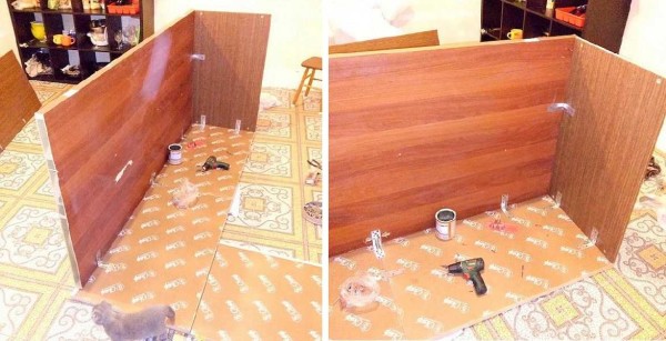 Les dessus de table sont pliés avec la lettre G, reliés par des plaques d'acier, les parois latérales sont fixées