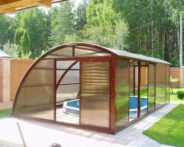 Une autre option pour une couverture de piscine