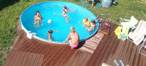 Le revêtement de sol peut être réalisé autour de la piscine