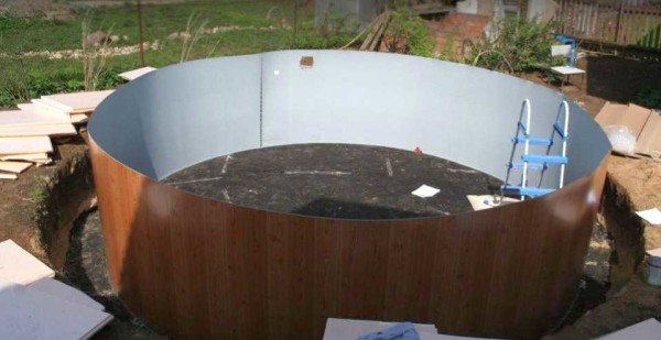 Cadre de piscine interne assemblé