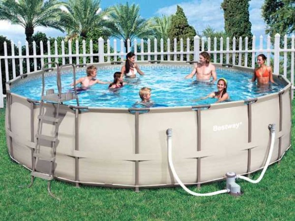Piscine à ossature préfabriquée