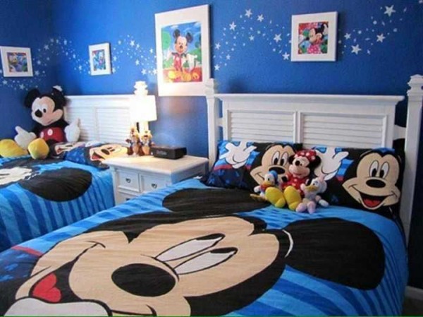 Cette conception d'une chambre d'enfants conviendra aussi bien aux garçons qu'aux filles ... malgré le fait que la couleur soit bleue