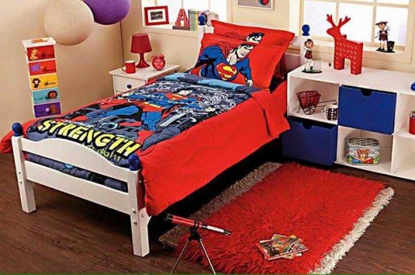 Un tapis ou un tapis est approprié près du lit et dans l'aire de jeux