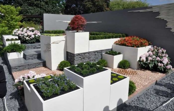 Jardin-jardin fleuri de style moderne