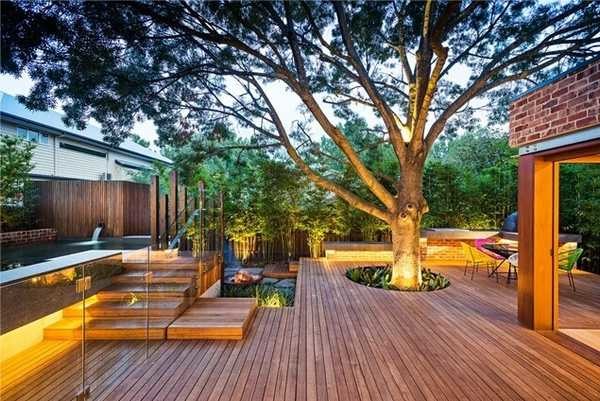 Une terrasse près de la maison résoudra le problème des terres humides