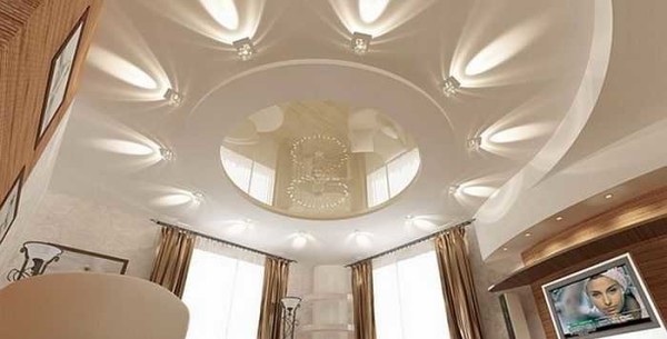 Décoration de plafond dans l'appartement: salon