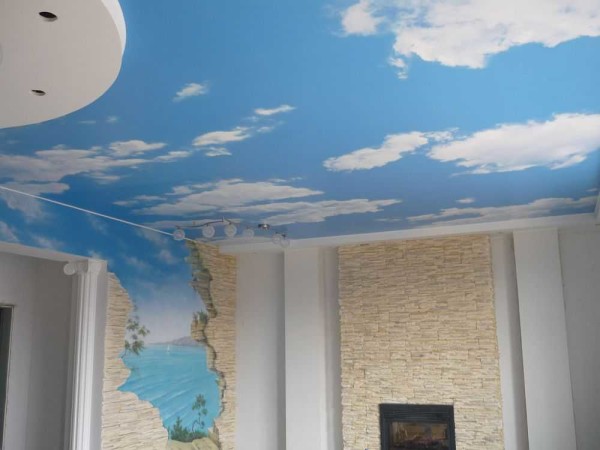 Le plafond tendu en tissu peut être avec n'importe quelle image