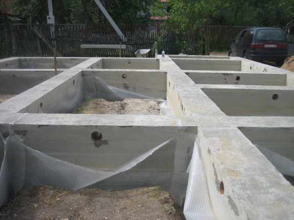 Fondation finie avec bouches d'aération