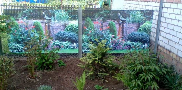 Un exemple d'installation d'une grille photo sur une clôture