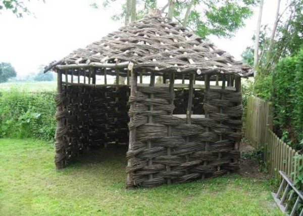 clôture de bricolage dans le pays