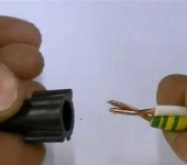 Connexion des fils avec un capuchon