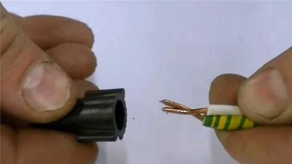 Connexion des fils avec un capuchon