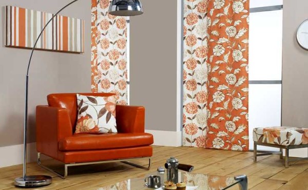 Rideaux japonais avec des ornements à l'intérieur d'un style moderne