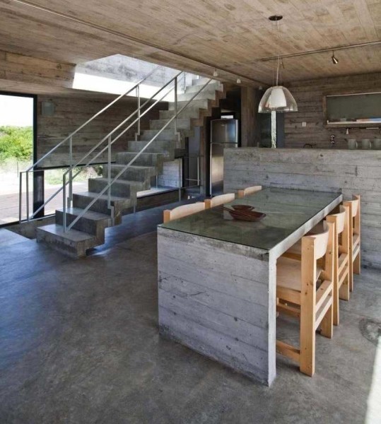 Escalier en béton à l'intérieur du loft