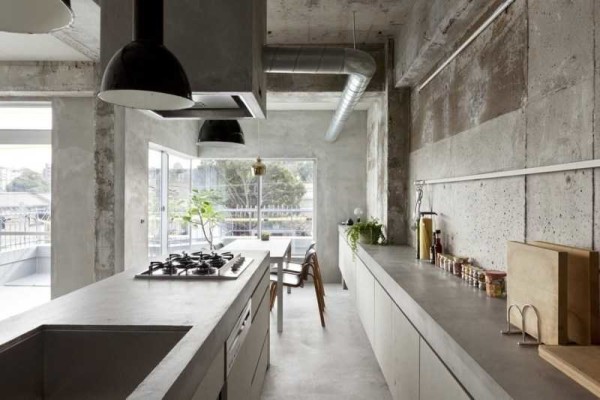 Le style minimalisme va bien avec le design industriel du reste des locaux.