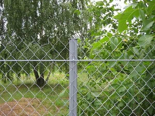 Tige soudée filetée à travers les cellules