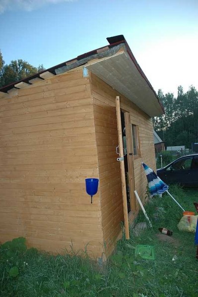 Nous fermons les surplombs de toit