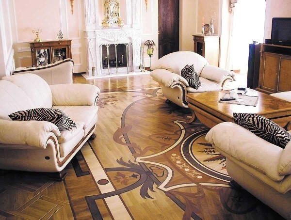 Parquet artistique - beau, mais ne regarde que dans les grandes pièces