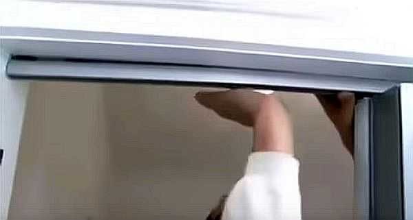 Installer une porte accordéon dans une porte
