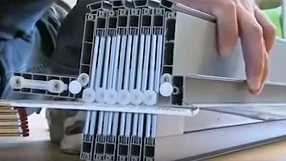 On mesure la largeur de l'accordéon une fois plié