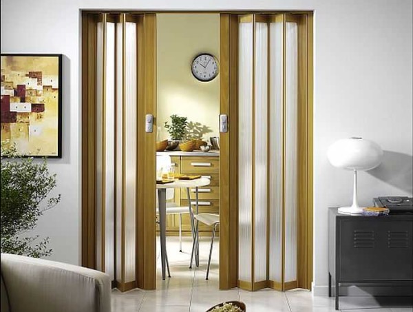 Si le couloir est très petit, vous pouvez mettre une porte accordéon intérieure