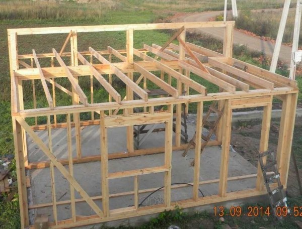 Châssis de garage en planche