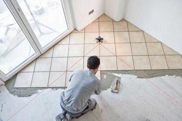 Comment utiliser un niveau laser pour installer des carreaux de sol