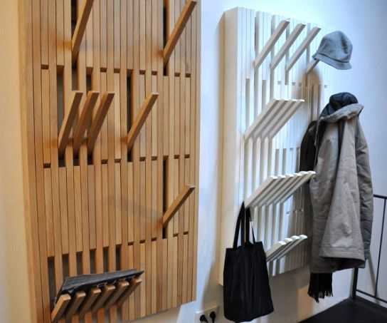 Cintres muraux pour couloir avec crochets pliants