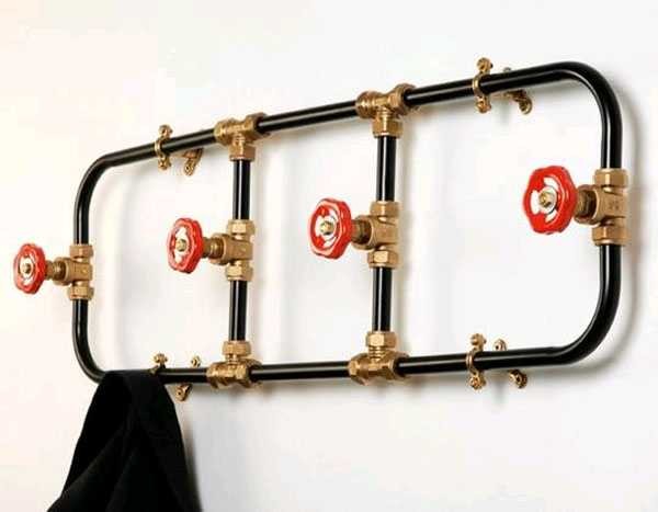 Ce n'est certainement pas un cintre ordinaire sur le mur.