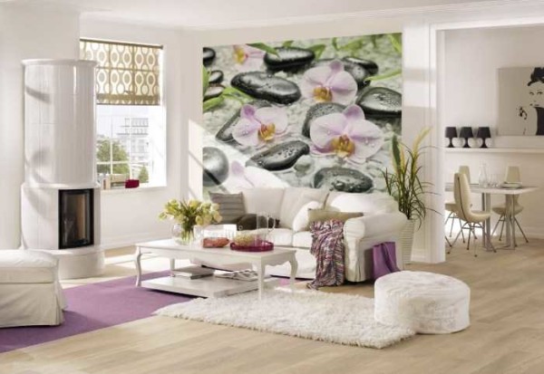 De belles fleurs créent un cadre romantique