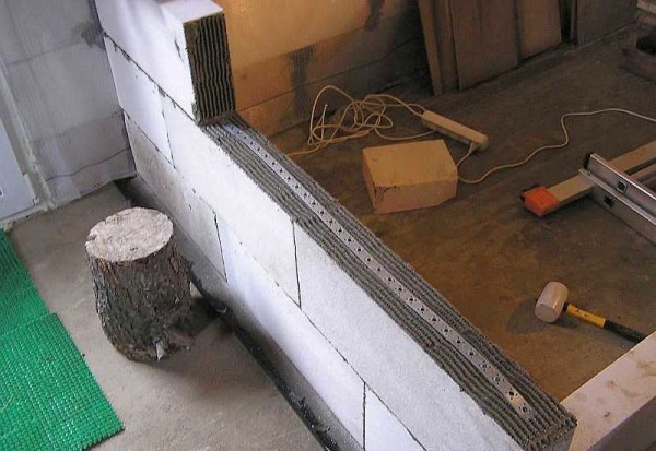 Les cloisons en béton cellulaire, si désiré, peuvent être renforcées