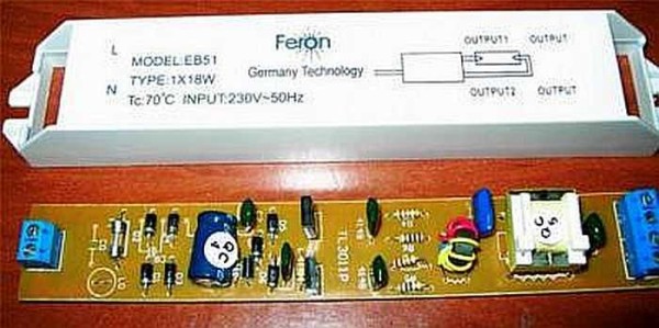 L'un des ballasts électroniques - ballasts électroniques