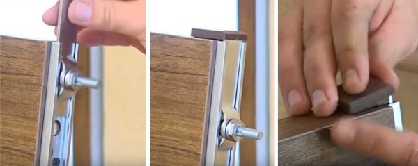Installation de rouleaux sur le vantail de la porte