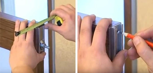 Marquage du lieu d'installation des rouleaux sur la porte