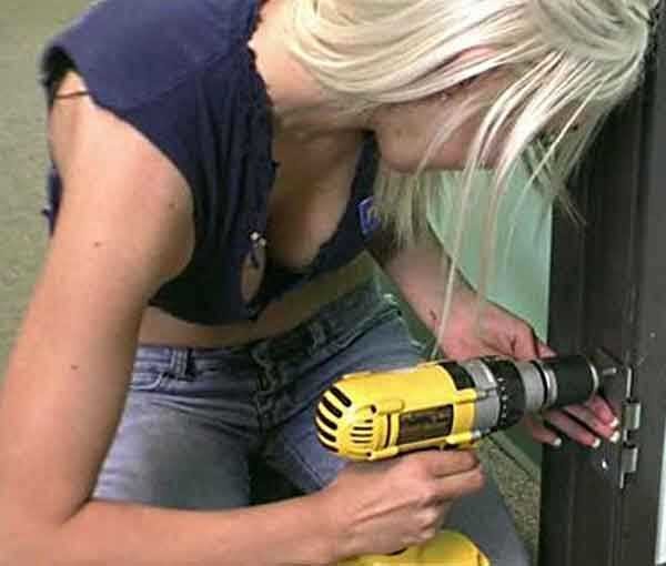 L'ajustement à faire soi-même de la porte d'entrée peut être effectué même par des mains féminines fragiles))