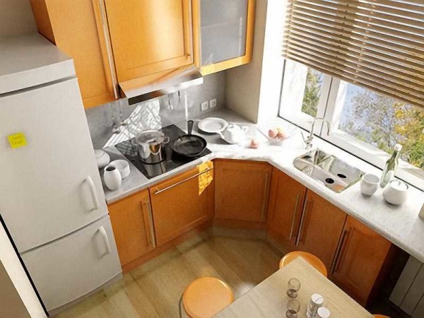 Lavage par la fenêtre dans la cuisine