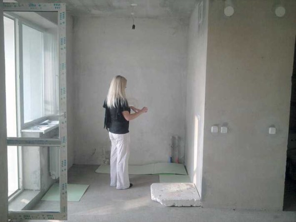 Aménager des meubles dans un appartement d'une pièce est un processus créatif