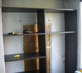 Il reste à accrocher la porte