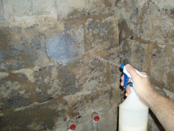 Apprêter les murs avant le plâtrage