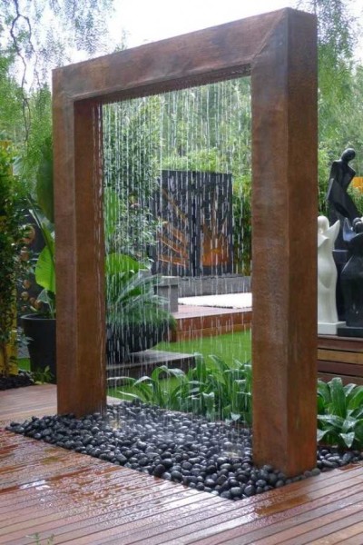 Cascade de jardin décorative - une trouvaille d'aménagement paysager