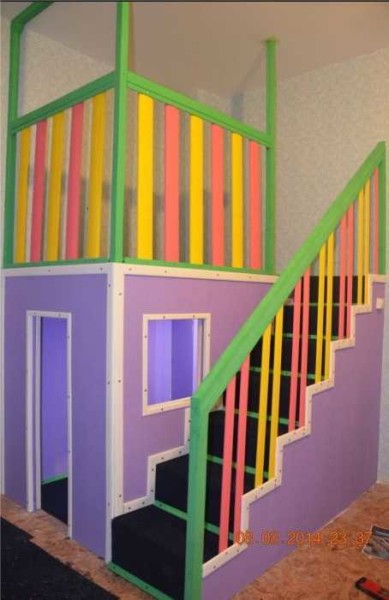 Maison d'enfants prête à l'emploi dans l'appartement