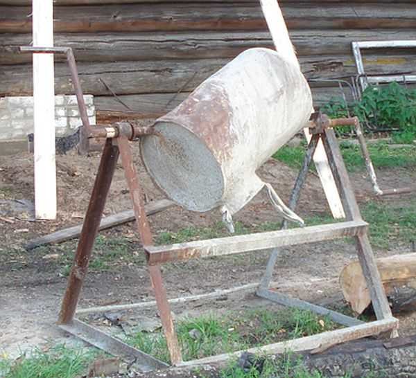 Bétonnière maison améliorée à partir d'un baril