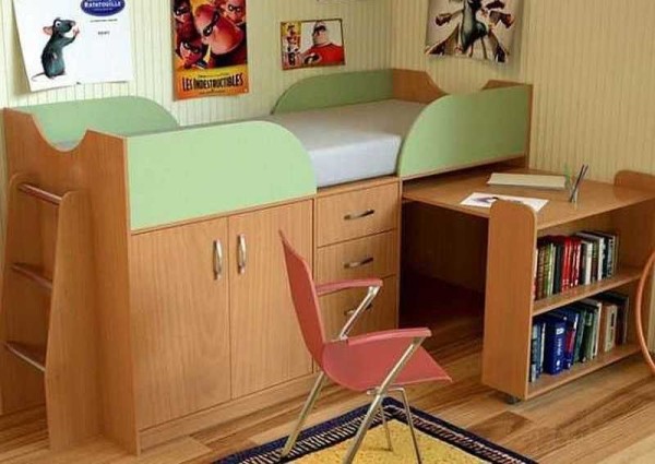 Avec table coulissante sur roulettes