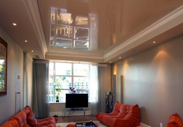 Gloss soulève visuellement le plafond