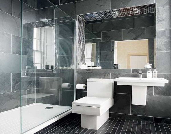 Style minimaliste dans la conception de la salle de bain - pas de détails inutiles