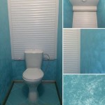 Les murs des toilettes sont finis avec du plâtre décoratif