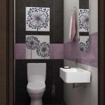 Une version assez compliquée de la tuile combinée dans les toilettes - trois couleurs et même des inserts avec des motifs ... Un tel design de toilette doit être dessiné dans des programmes de conception, sinon quelque chose d'étrange peut se produire